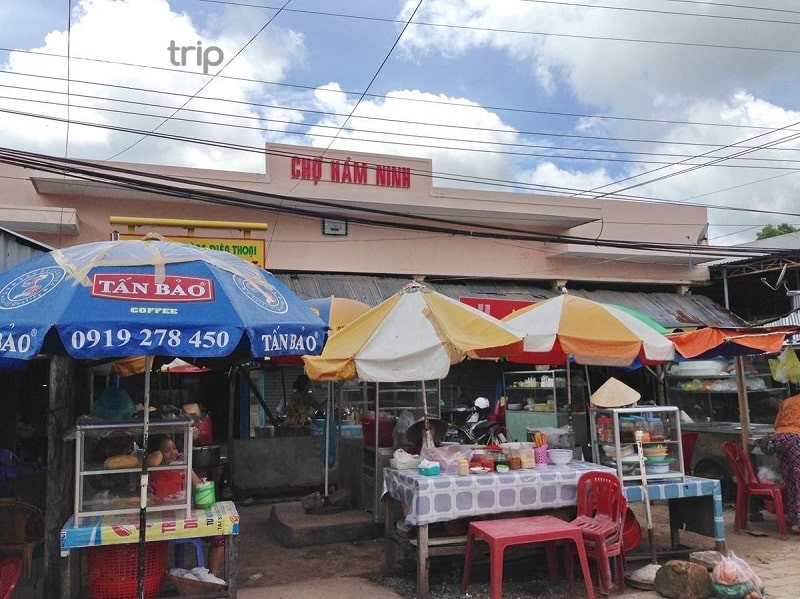 ham ninh fishing village