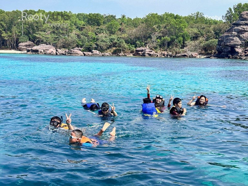 in water safety tips for snorkeling in phu quoc
