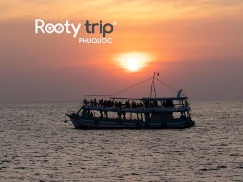 night squid fishing phu quoc