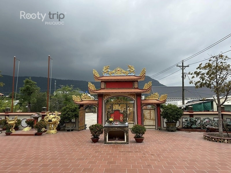 ham ninh fishing village