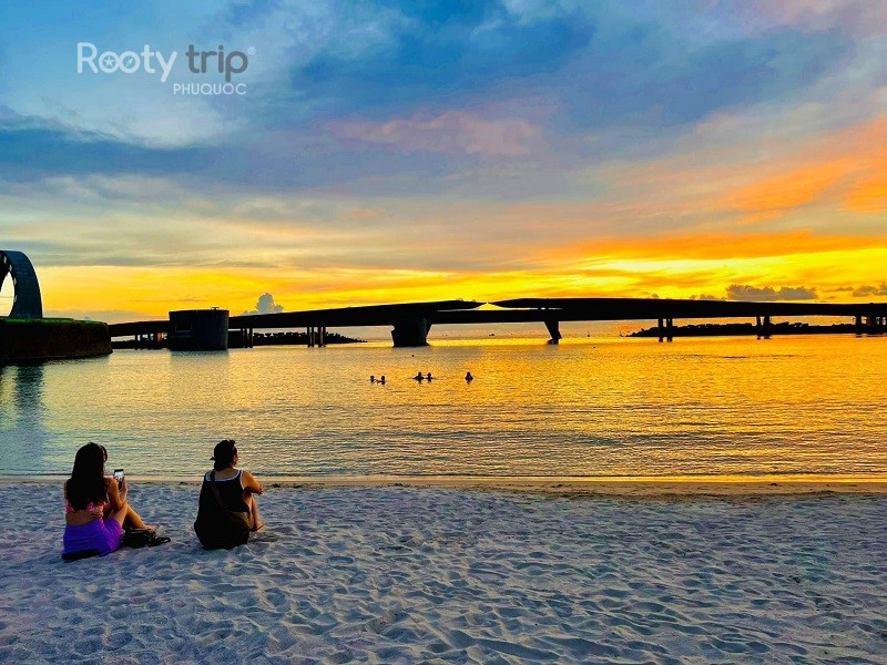 visit sunset town phu quoc