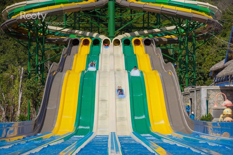 aquatopia water park phu quoc