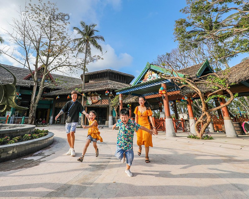 aquatopia water park hon thom phu quoc