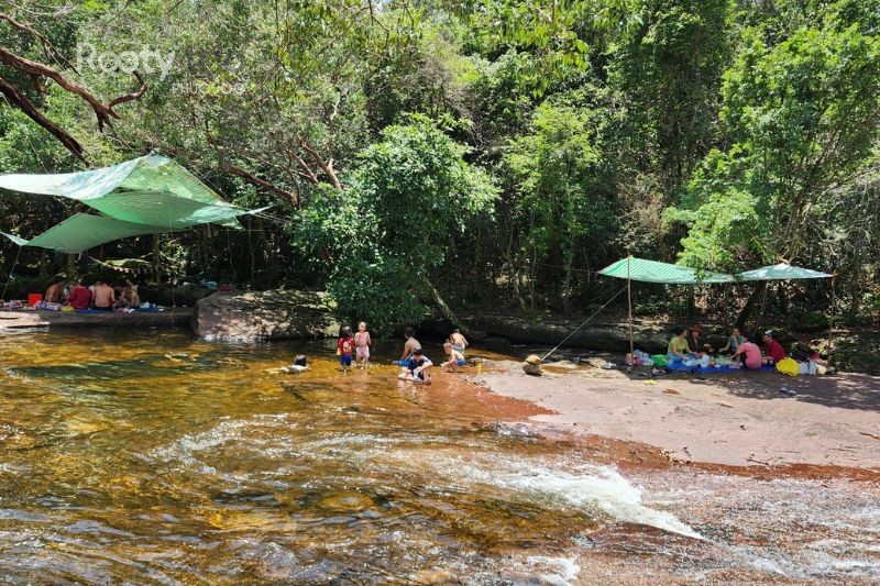  nature’s lunch spot da ban waterfall