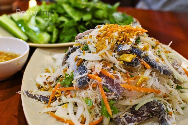 tips for enjoying herring salad phu quoc