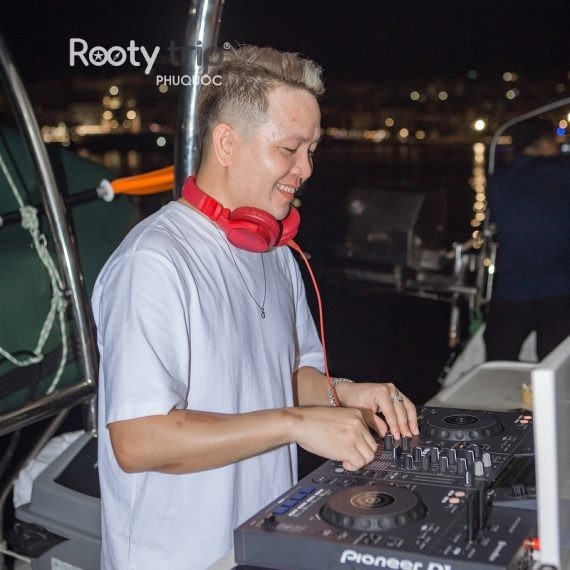 dj phu quoc yatch cruise
