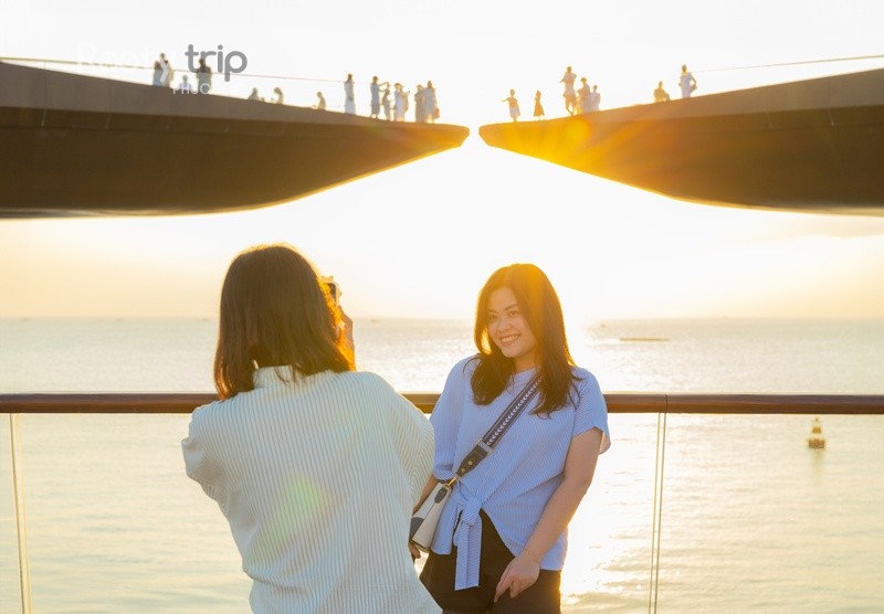 kiss bridge sunset view