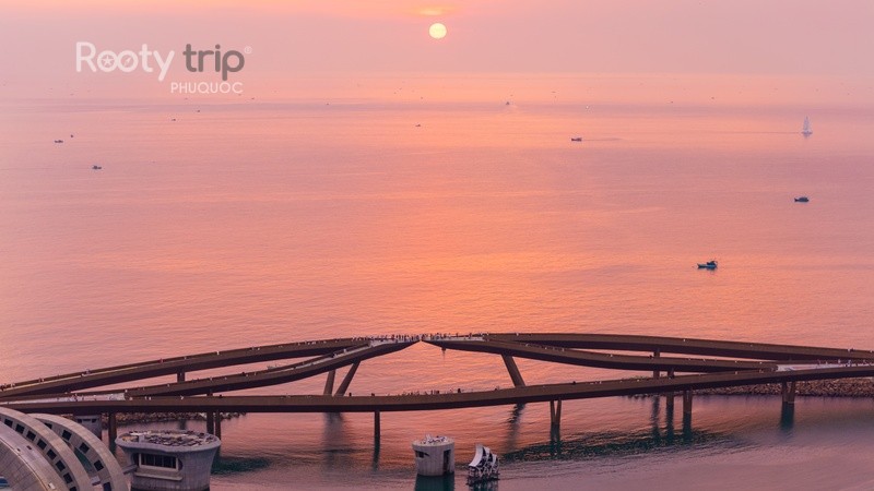 sunset at kiss bridge