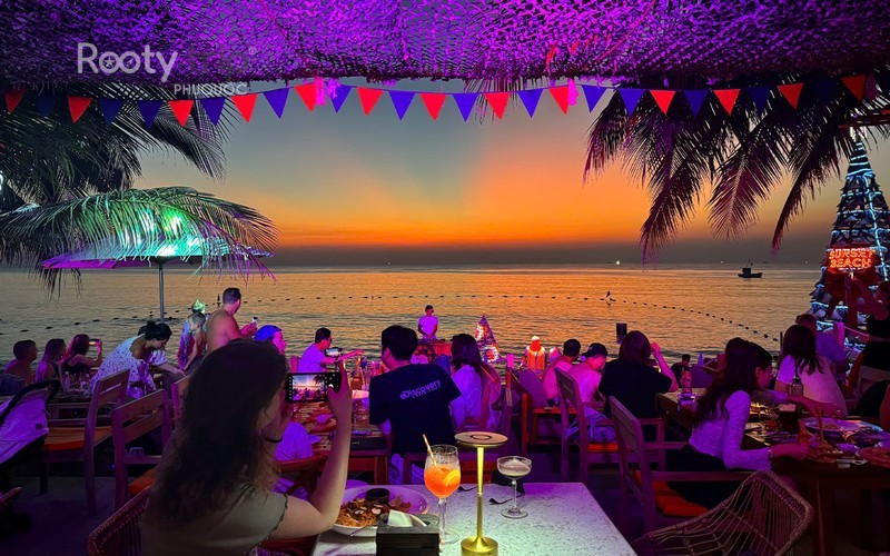 sunset beach bar phu quoc